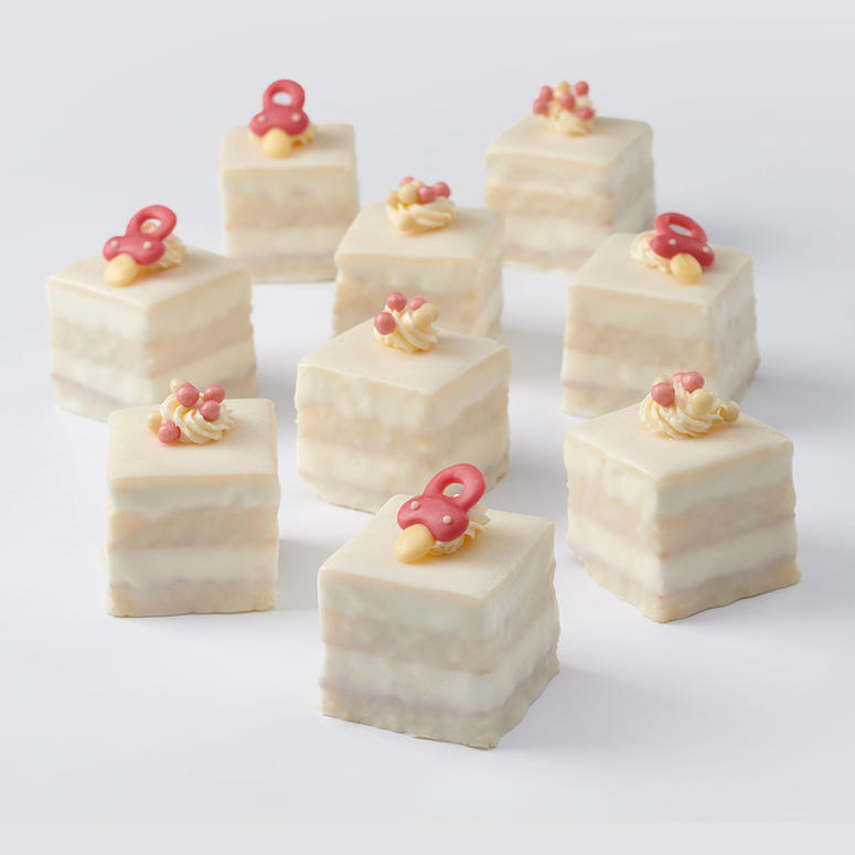 Geboorte petit fours meisje